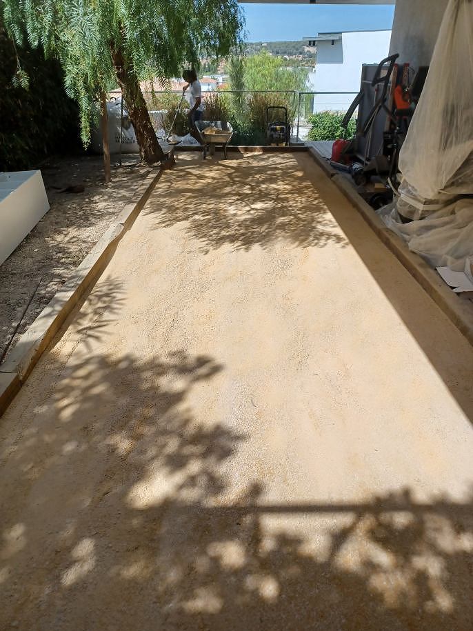 Terrain de pétanque sur la terrasse d'un appartement à Marseille